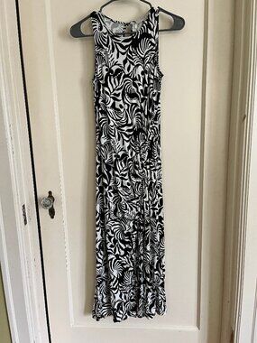 Loft Black & White Sleeveless Maxi Dress_Size 4P